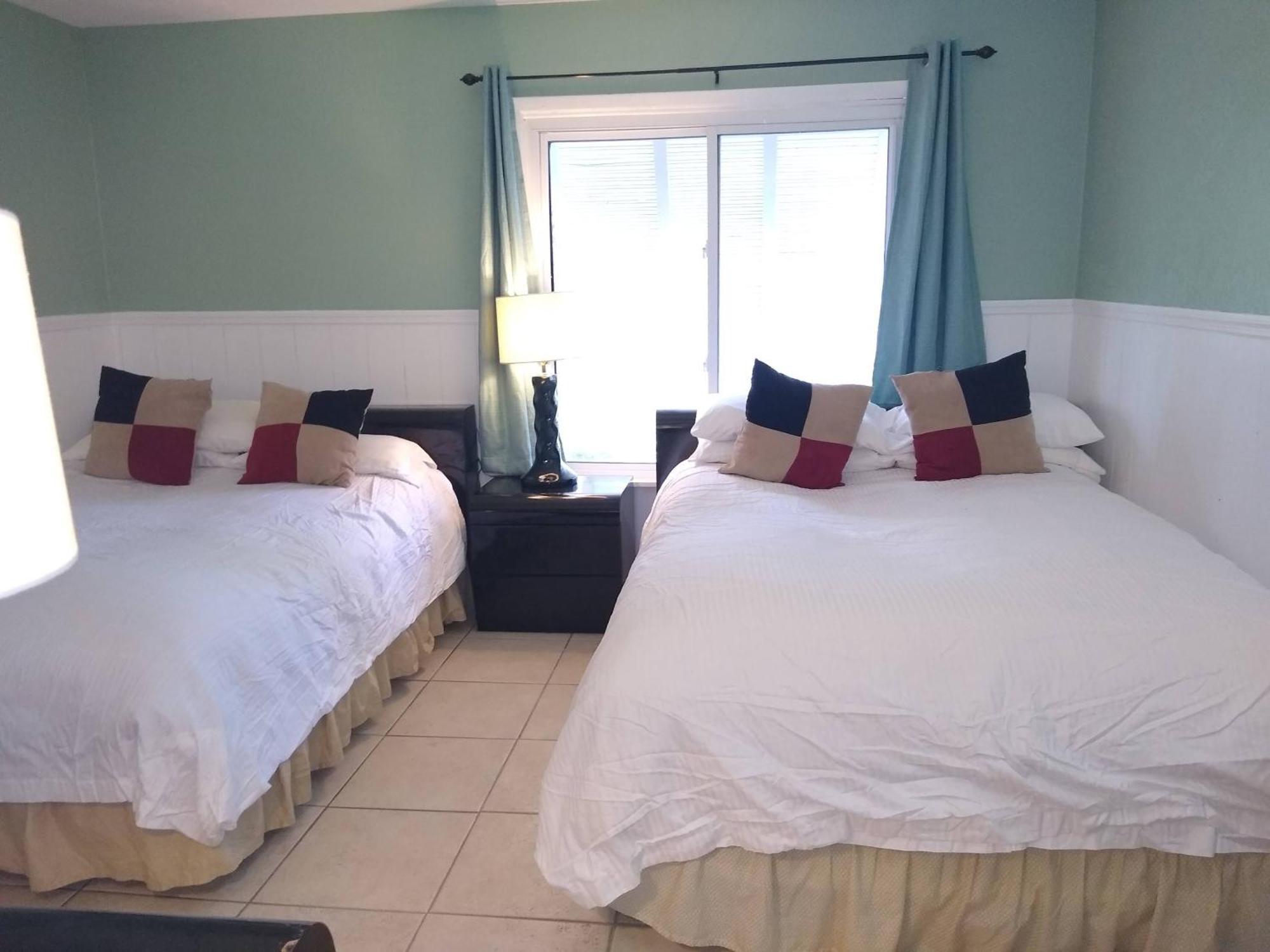 Affordable Two Bedroom Tropical Condo - Private Beach, Pools, Hot Tub سانت بطرسبرج المظهر الخارجي الصورة
