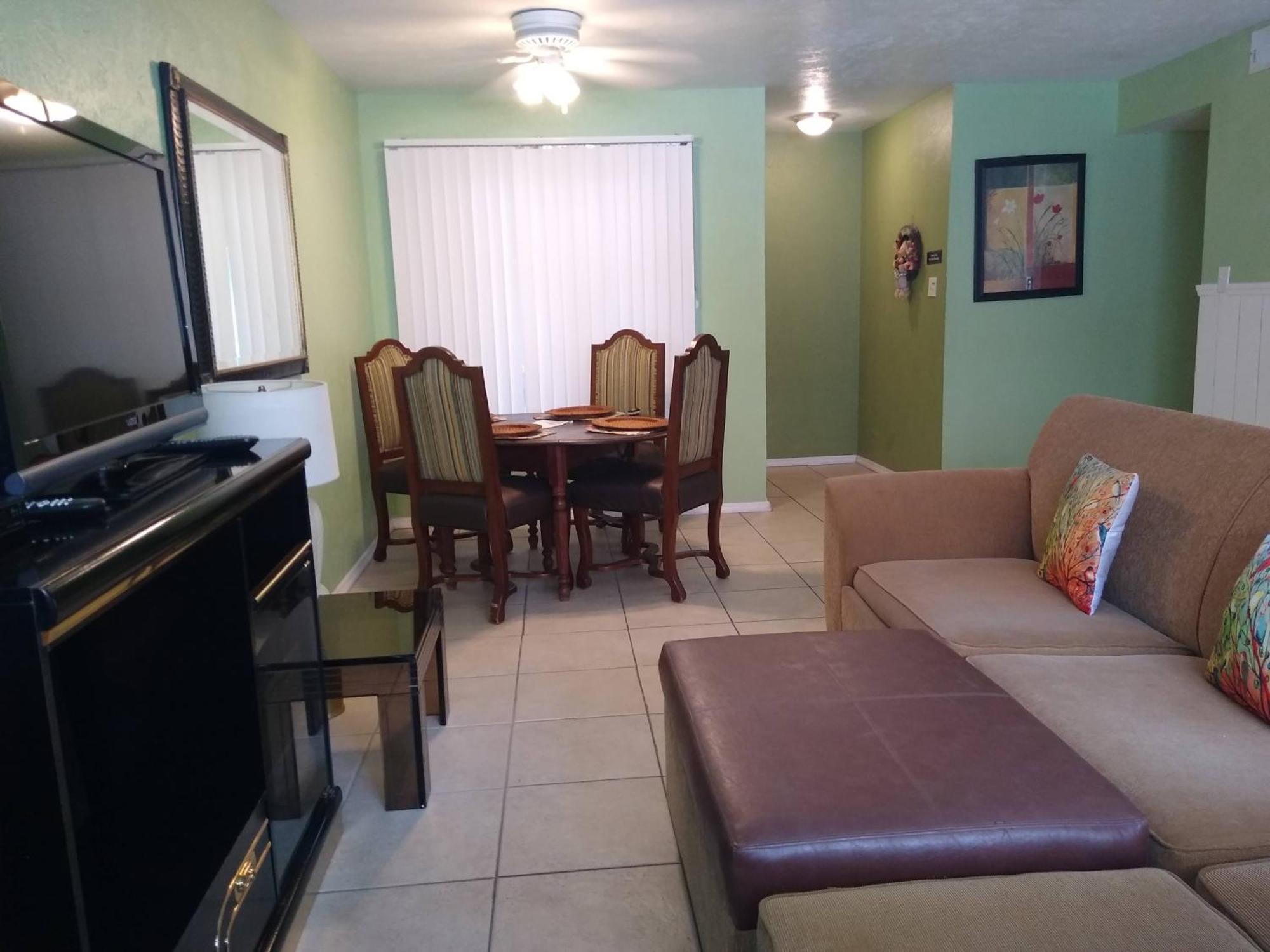 Affordable Two Bedroom Tropical Condo - Private Beach, Pools, Hot Tub سانت بطرسبرج المظهر الخارجي الصورة