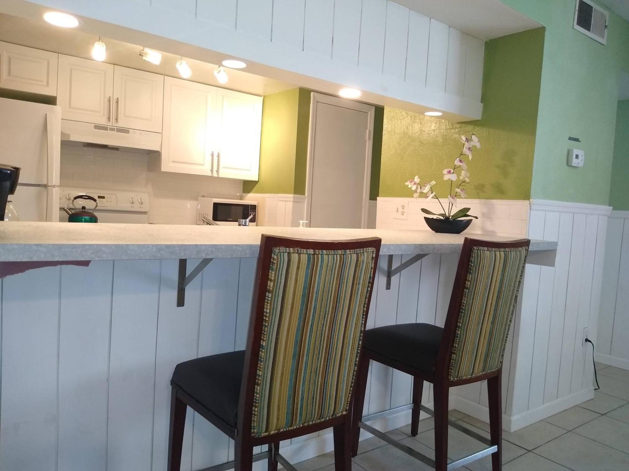 Affordable Two Bedroom Tropical Condo - Private Beach, Pools, Hot Tub سانت بطرسبرج المظهر الخارجي الصورة